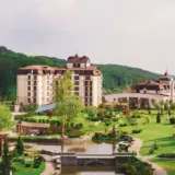 Деренивская купель — на территории комплекса расположены рестораны, SPA-зоны и зоны активного отдыха