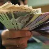 В Україні відмовляться від підвищення мінімальної зарплати та соцвиплат