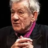 Иэна Маккелена, конечно, жалко, но пиарщики поставили его в совершенно дурацкое положение