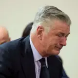 Суд над Алеком Болдуином закончился быстро, скандально и неожиданно
