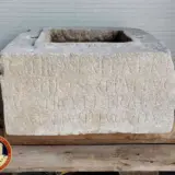 Римская погребальная урна I века до н. э. найдена в Италии