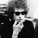 25 июля 1965 года Боб Дилан впервые сменил акустическую гитару на электрическую – видео