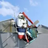 Вертолет упал на крышу деревенского дома