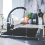 Чи можна підчепити амебу, що пожирає мозок, із водопровідної води