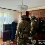 У Луцьку чоловік погрожував пістолетом працівникам ТЦК