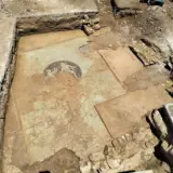 Греческая мозаика с изображением сатиров найдена в Греции