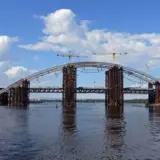 На будівництві Подільського мосту вкрали мільйони гривень