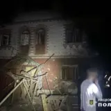 Уламки ворожих дронів пошкодили житлові будинки на Київщині