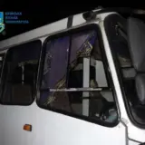 У Києві чоловік кинув пляшку у вікно маршрутки