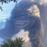 В Крыму горит крупнейшая нефтебаза