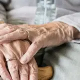 Мужчины сельские жители умирают быстрее чем горожане