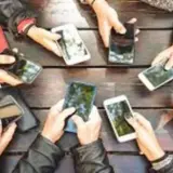 Во Франции хотят полностью запретить в школах мобильные телефоны