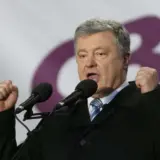 Порошенко піариться на ЗСУ через несплачені податки