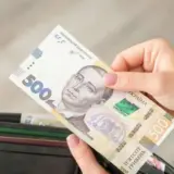 Зарплати в Україні – у 2024 році очікується зростання заробітних плат українців