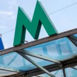 В Киеве на знаке метро Осокорки повесилась девушка