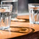 Обильное питье воды – при каких болезнях помогает