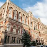 НБУ рекордными темпами продает валюту