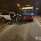 ДТП в Харькове – на проспекте Тракторостроителей легковой автомобиль столкнулся с автобусом