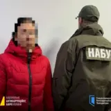 Корупція в Укрзалізниці – в Україну з Болгарії екстрадували підозрювану у схемі закупівлі трансформаторів