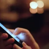 Чрезмерная привязанность к смартфону может повлиять на внешность