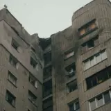 Атака дронов – в Соломенском районе обломки российского беспилотника попали в многоэтажный жилой дом
