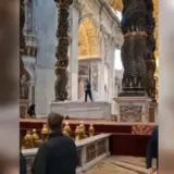 Вандал розгромив вівтар у соборі Святого Петра у Ватикані – дивитися відео