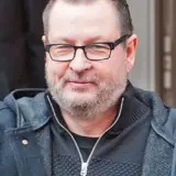 Ларс фон Трієр потребує лікування та догляду