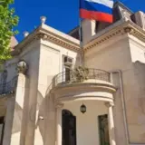 В российское консульство во Франции бросили коктейли Молотова
