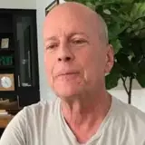 Жена Брюса Уиллиса прокомментировала смерть Джина Хэкмена и Бетси Аракава
