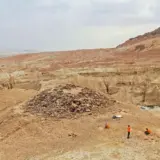 Монументальное пирамидальное сооружение найдено в пустыне – фото