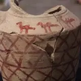 Глек з верблюдами знайдений у лісі Ятир