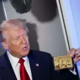 Трамп похвастался золотой картой со своим лицом