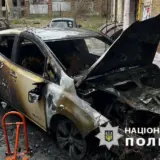 Пожежа у Києві – поблизу станції метро Олімпійська спалахнув автомобіль