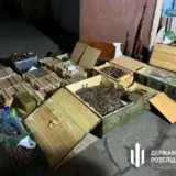 В Киеве обнаружили большой тайник с оружием