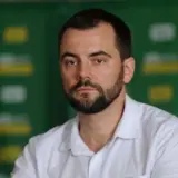 Будинок у розкішному містечку, тендери без конкуренції: що ховається за моніторингом ЗМІ від слуги Маріковського