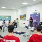 Рядом в критический момент: тренеры осваивают навыки оказания помощи детям