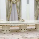 Макрон обещает усилить давление на Путина
