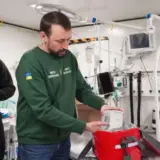 Команда БФ молодіжної ініціативи Надія, Валерій Дубіль передали підрозділу на Донеччині сучасне медичне обладнання