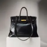 Sotheby’s выставляет на аукцион первую сумку Hermès Birkin