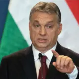 В Венгрии мужчина хотел мечом отрубить голову Орбану
