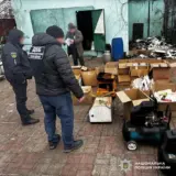 Масштабне виробництво фальсифікату ліквідували у Харкові