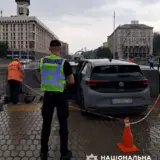 ДТП у Києві – електромобіль врізався у підземний перехід