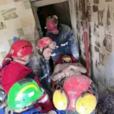 Обстрел Киева – спасатели достали из-под завалов живого мужчину