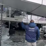 Атака дронов – окупанты атаковали мебельный магазин в Харькове