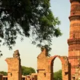 Історичну вежу Qutub Minar в Делі підсвітили кольорами прапора України — відео
