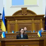 Чиновницям можуть дозволити виїзд за кордон