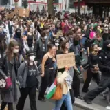 По данным протестующих, на улицы Франции вышло около миллиона демонстрантов