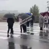 Под Киевом люди перекрыли дорогу из-за отсутствия воды и света