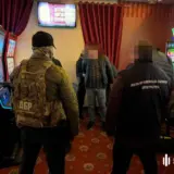 Чиновники миграционной службы требовали взятки с иностранцев
