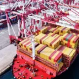 Економіка Китаю продовжує зростати: промисловість і роздрібна торгівля перевершили очікування